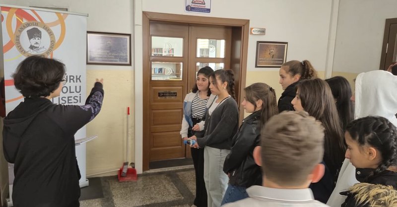 👋📚 Mecitözü Yatılı Bölge Ortaokulu öğrencileri, Atatürk Anadolu Lisesi’ni ziyaret etti! 🏫✨